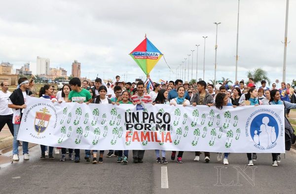 Realizan caminata “Un paso por la familia”, en la Costanera