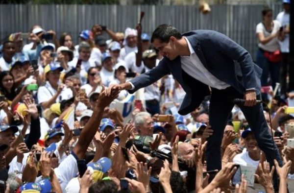 Guaidó advierte a militares que la espera por su apoyo no será "eterna" » Ñanduti