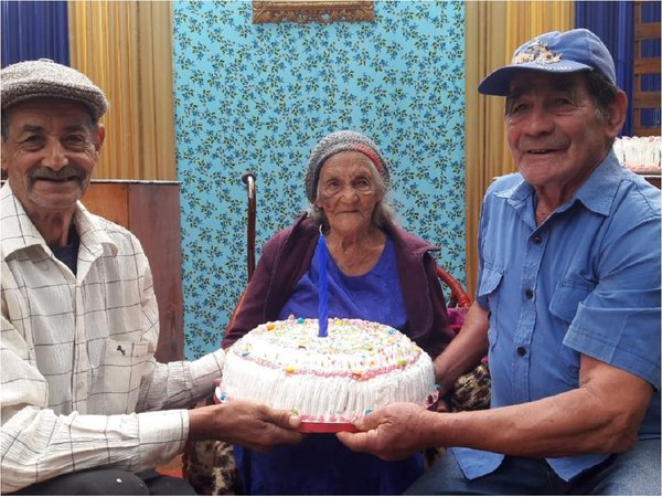 Abuela cumple 100 años y afirma que el secreto es una vida tranquila | Paraguay en Noticias