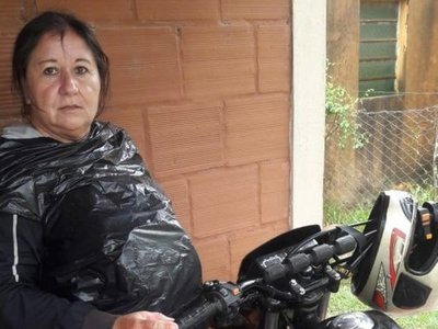 Ni lodo del camino detiene a profe, que recorre más de 40 km por día