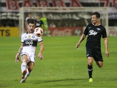 El golazo de 'sombrerito' de Ale Silva