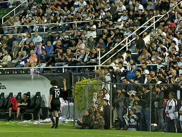 La hinchada de Olimpia ovacionó a Iván Franco