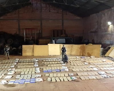 Incautan más de una tonelada de marihuana en frontera con Argentina - Nacionales - ABC Color