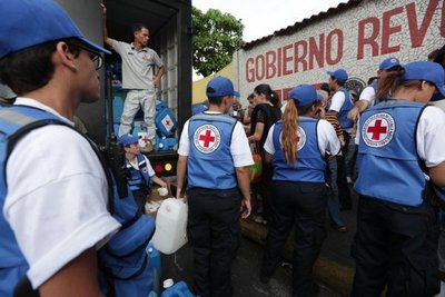 Cruz Roja distribuye ayuda humanitaria a centenares de pacientes en Caracas - Internacionales - ABC Color