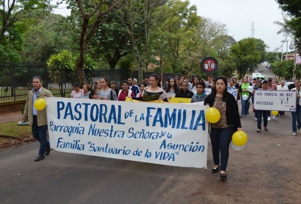 La familia es lugar natural de humanización, sostiene obispo - Edicion Impresa - ABC Color