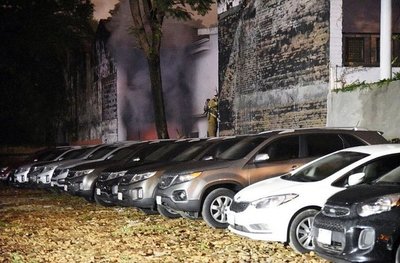 Incendio en local de venta de vehículos - Edicion Impresa - ABC Color