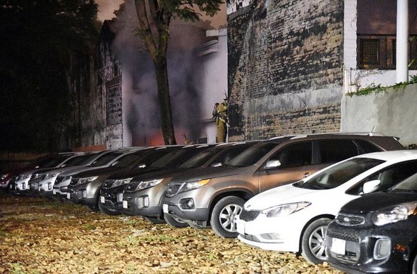 Incendio en local de venta de vehículos - Edicion Impresa - ABC Color