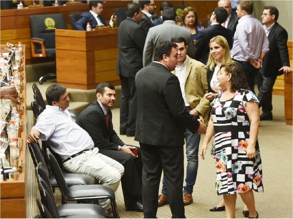 Diputados define hoy si retira acusación a Garay Zuccolillo