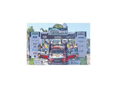 Neuville y Galanti, podio