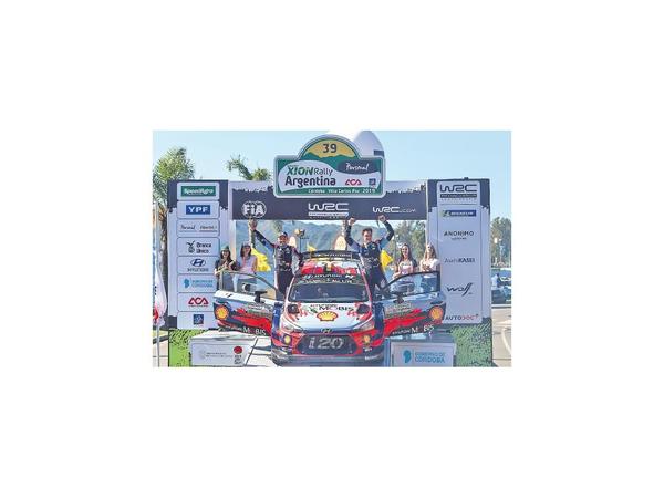 Neuville y Galanti, podio