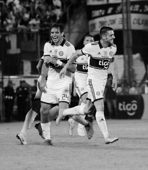 Olimpia se acerca invicto al título del Apertura tras golear a Libertad | .::Agencia IP::.