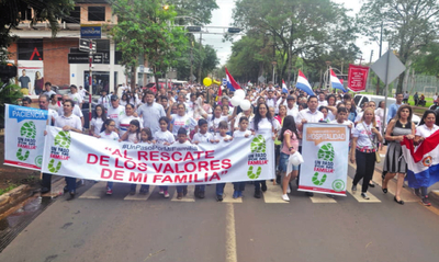 Unas 4.000 personas participaron de la “Caminata por la familia” en CDE | Diario Vanguardia 07