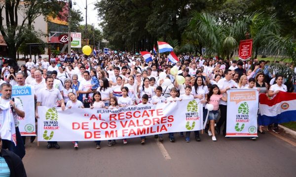 Masiva concurrencia en caminata por la familia en Ciudad del Este