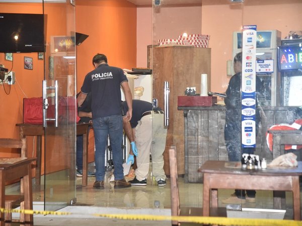Presunto asaltante muere tras ser apuñalado por dueño de una pizzería