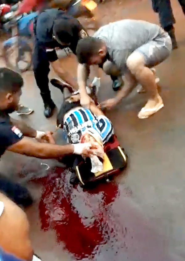 Motociclista murió luego de rozar por un auto y caer bajo las ruedas de colectivo