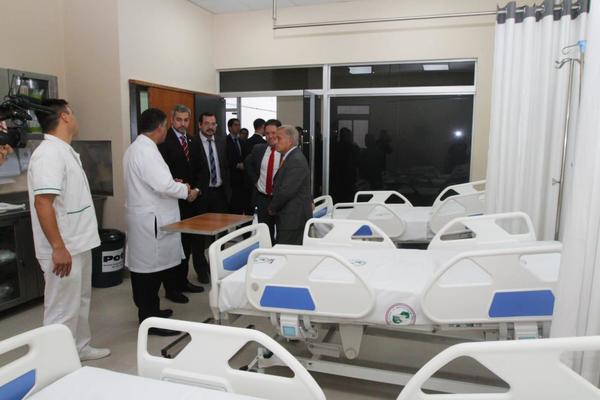 Jefe de Estado resalta millonaria inversión en modernización de Clínica Yrendague - .::RADIO NACIONAL::.