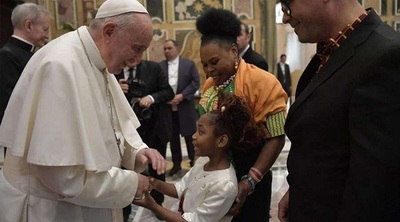 El papa Francisco pide a peluqueros no propagar chismes