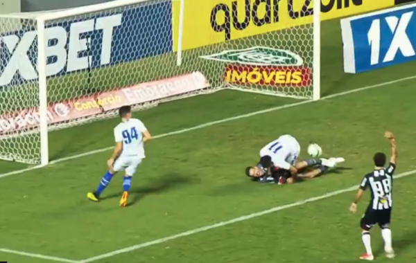El gol paraguayo gracias al VAR en el Brasileirão