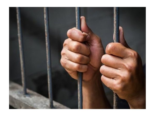 Abusó y embarazó a su hermana de 13 años