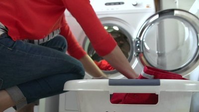 Estaba lavando ropa ah omano por electrocución