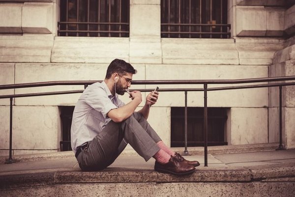 Usar audífonos o auriculares mucho tiempo puede causarte problemas en el oído - Periodismo Joven - ABC Color