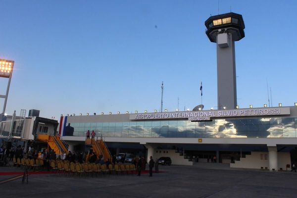 Piden suspender viajes aéreos en primera clase para principales autoridades | Paraguay en Noticias