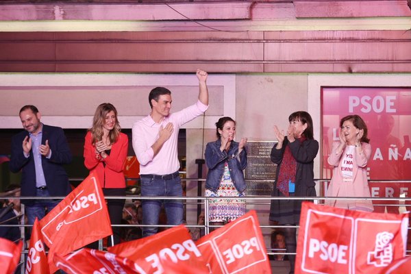 Pedro Sánchez gana elecciones en España pero necesitará pactos para gobernar