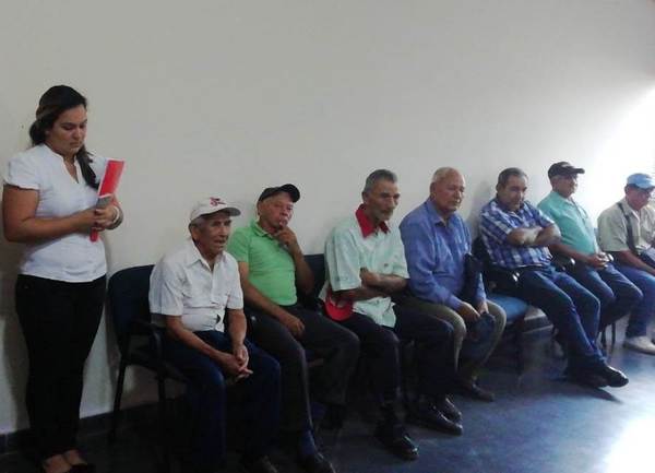 Abuelitos siguen soportando «manoseo» en la Gobernación | Radio Regional 660 AM