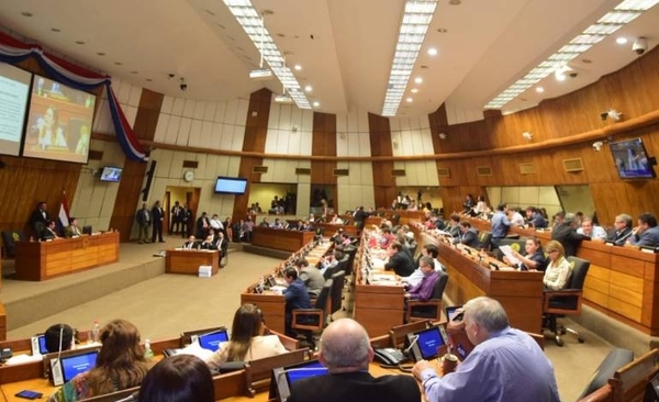 HOY / Ministro de Corte acusado de ser 'ultra moroso' zafa en Diputados, ahora va al Senado