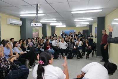 Funcionarios públicos se capacitan en lengua de señas para atención inclusiva | .::Agencia IP::.