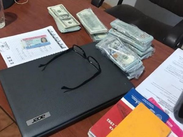 Destituyen a comisario denunciado por manoseo y despojo de USD 150.000