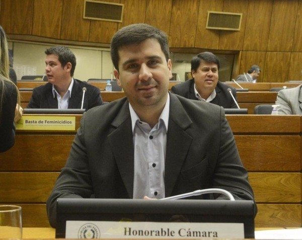 Retirar un juicio político es inconstitucional, asegura diputado - Radio 1000 AM