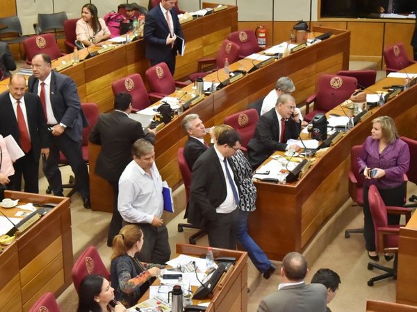 Senado deja sin efecto juicio político a César Garay Zuccolillo
