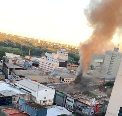 CDE: Controlan incendio de shopping | Paraguay en Noticias 