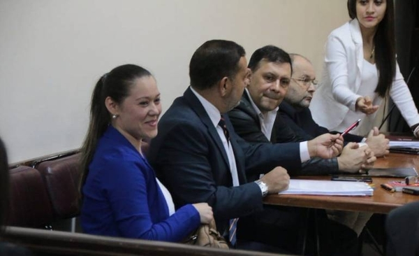 HOY / "A esta chica, pobrecita, la rotularon niñera de oro": la defensa busca "piedad"