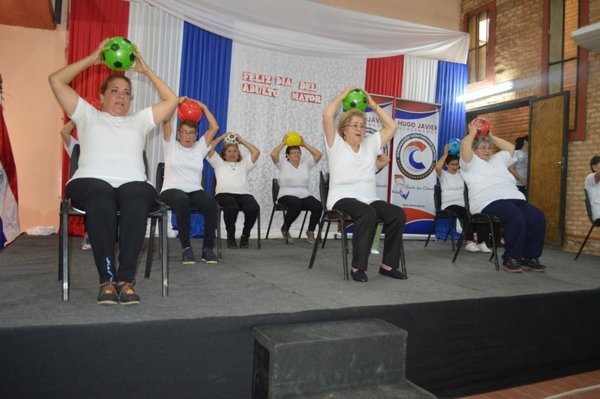 Abuelas y abuelos que no se rinden - Nacionales - ABC Color
