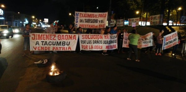 Manifestación por metrobús fallido en Fernando - Nacionales - ABC Color