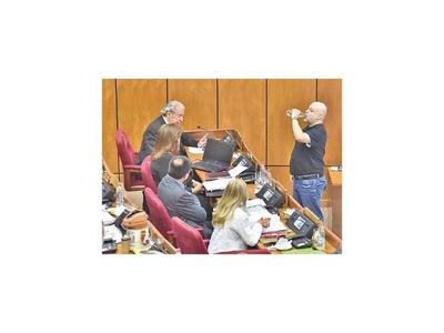 En sesión del jueves se vuelve a incluir discusión sobre la banca de Payo Cubas