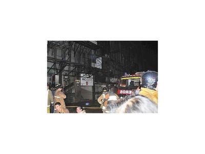 Incendio afecta depósito de shopping