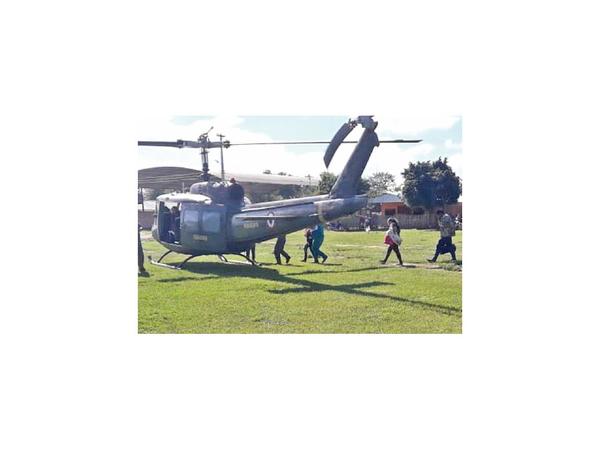 Chaco: En helicóptero rescatan a paciente de colonia inundada