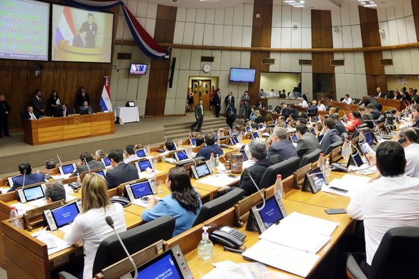 Diputados retiró acusación de juicio político al ministro Garay Zucolillo » Ñanduti