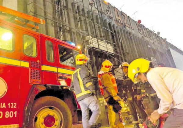 Nuevo incendio en la galería Hijazi de CDE | Diario Vanguardia 07
