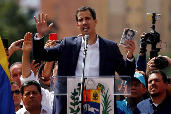 Juan Guaidó llamó al levantamiento militar contra Nicolás Maduro