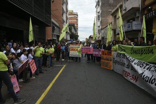 Docentes llevan “serenata” ante el MEC - Nacionales - ABC Color