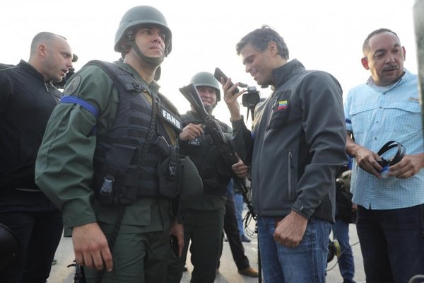 EE.UU. insta a Fuerzas Armadas a apoyar levantamiento de Guaidó - Internacionales - ABC Color