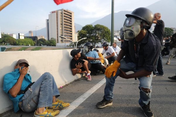 Disturbios en alrededores de base donde Guaidó anunció alzamiento militar | Paraguay en Noticias 