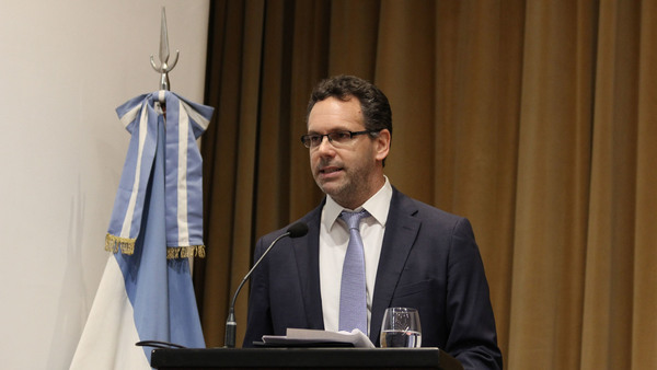 El dólar cae fuerte ante peso argentino tras nuevas medidas de Banco Central - ADN Paraguayo