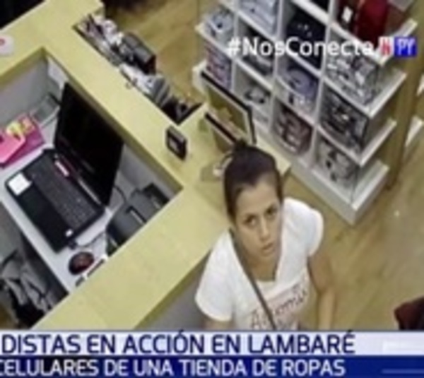 Tres descuidistas roban dos celulares en Lambaré - Paraguay.com