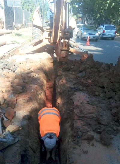 Essap beneficiará a 500 clientes de San Lorenzo con colocación de tuberías en microcentro | .::Agencia IP::.