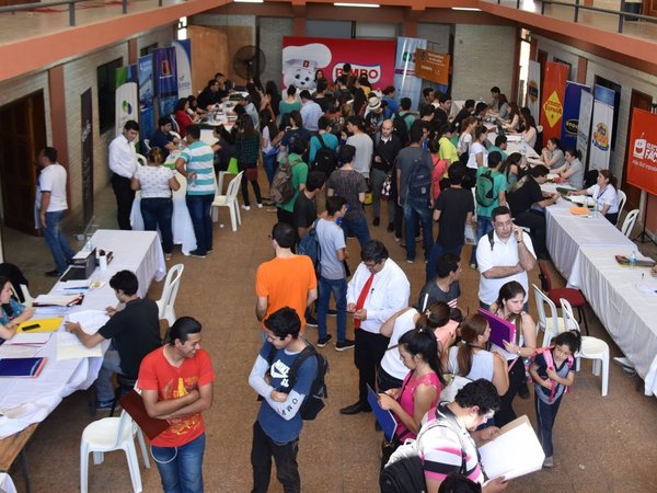 Informalidad y pobreza laboral son los principales retos de Paraguay, según OIT